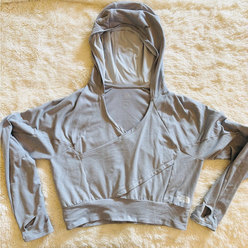 The North Face Women's Light Gray Cropped Hoodie Yoga Wrap Top with Thumb Holes